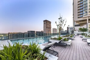 Pool - Skyline Views 2BR, Steps from a Park, Minutes Drive to Meydan Golf Club (Dubai)
