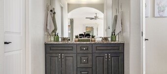 Spacious family friendly 5-bedroom house in enchanting Santa Fe