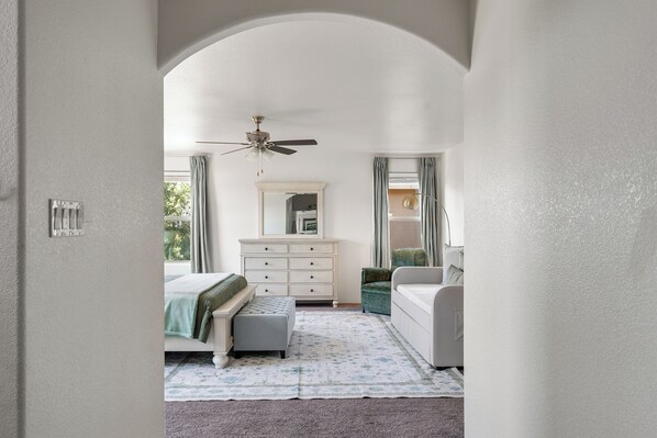 5 bedrooms, desk, iron/ironing board, travel crib