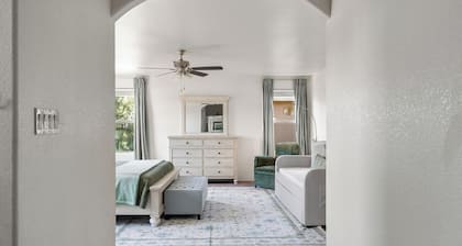 Spacious family friendly 5-bedroom house in enchanting Santa Fe