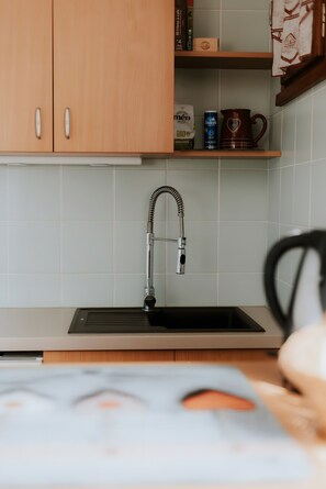 Kühlschrank, Mikrowelle, Ofen, Geschirrspüler