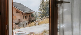 Chalet 'Jean Pierre Skilodge' con vistas a la montaña, jardín compartido y Wi-Fi