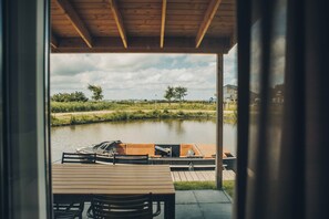 Villa, 4 Schlafzimmer | Wohnbereich | Smart-TV