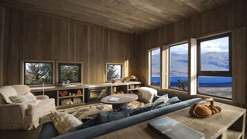 خزنة داخل الغرفة ومكتب وواي فاي مجانًا