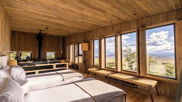 Minibar con artículos gratuitos, caja fuerte, escritorio