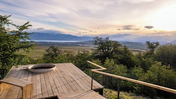 Minibar con artículos gratuitos, caja fuerte, escritorio