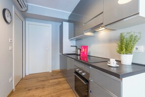 Refrigerador, horno, placa de cocina, lavavajillas