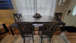 Unclassified image, 5 of 16, button - Cozy 2-bedroom house in Marion that is perfect for a relaxing stay (Marion)
