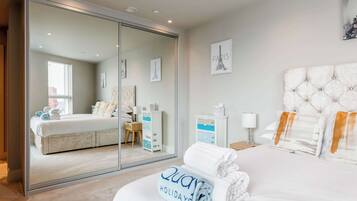 3 bedrooms, iron/ironing board, WiFi, bed sheets