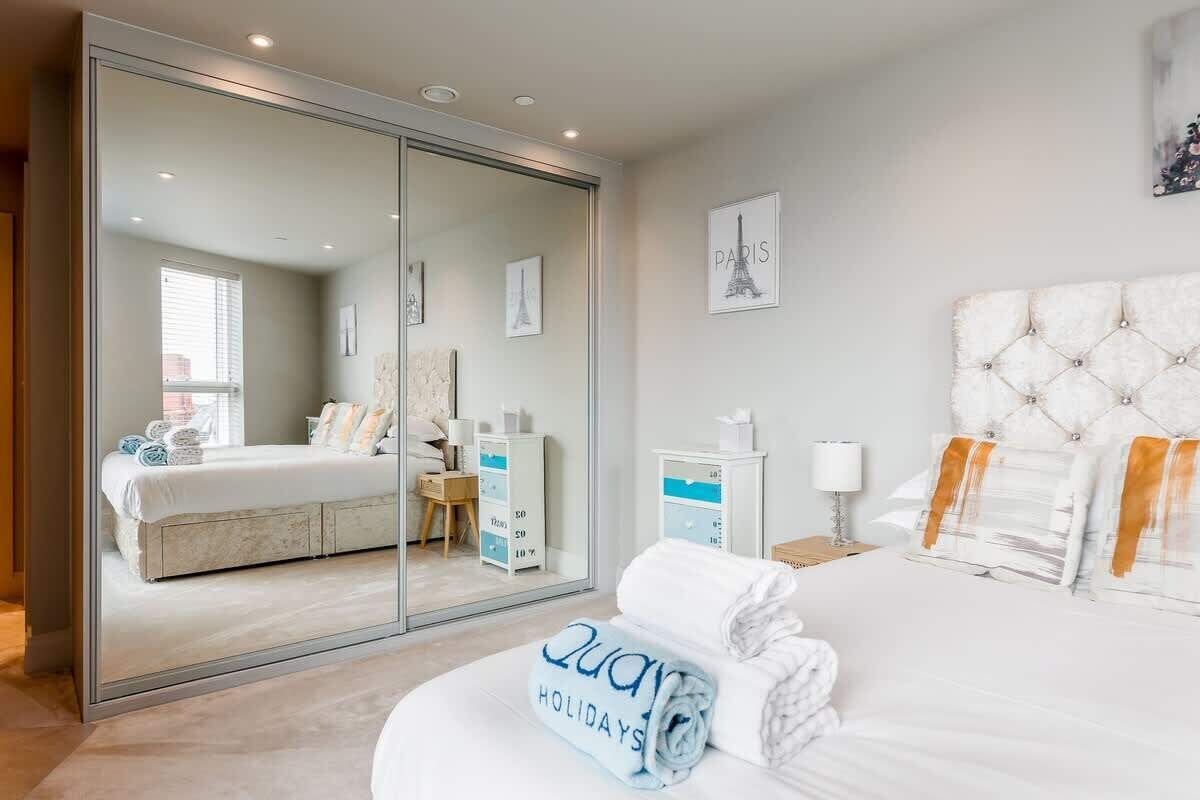 3 chambres, fer et planche à repasser, Wi-Fi, draps fournis