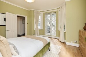 1 bedroom, desk, WiFi, bed sheets