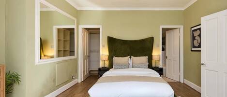 1 bedroom, desk, WiFi, bed sheets