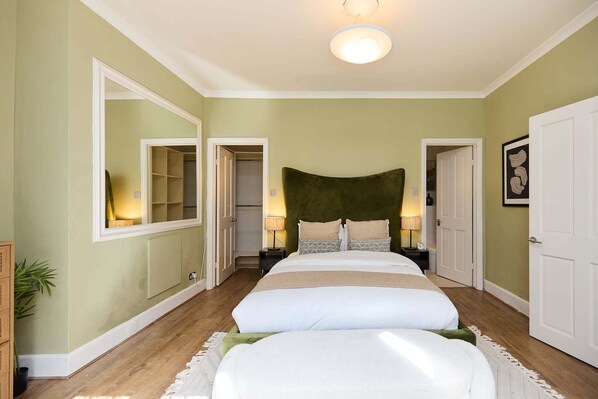 1 bedroom, desk, WiFi, bed sheets