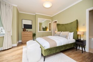 1 bedroom, desk, WiFi, bed sheets
