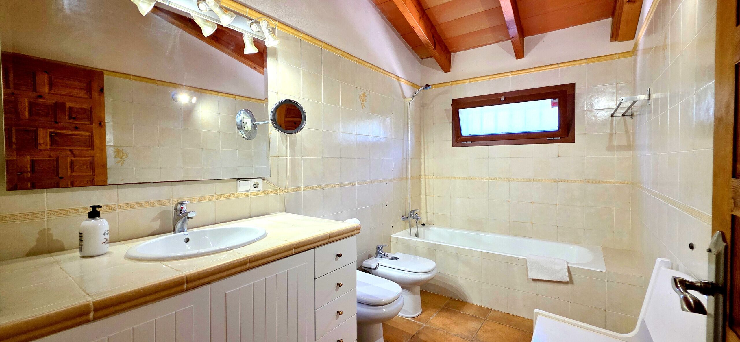 Een douche, een haardroger, handdoeken