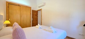 3 عدّة غرف نوم ومكواة/لوح كي وواي فاي مجانًا وملاءات أسرّة