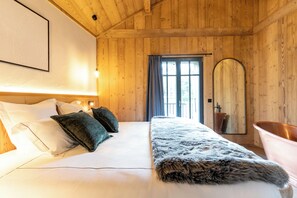 Deluxe Double Room | Soundproofing, free WiFi, bed sheets