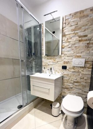 Bathroom - Sofia Guest House (Rome)