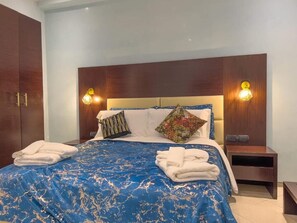 In-room safe, blackout curtains, soundproofing, iron/ironing board - Sofia Guest House (Rome)