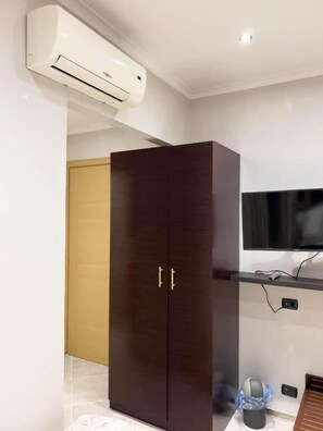 Single Room | Bahagian dalam