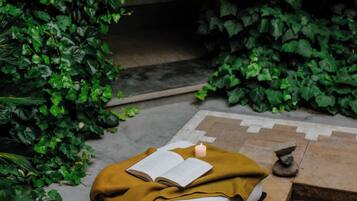 Soins corporels, massages aux pierres chaudes