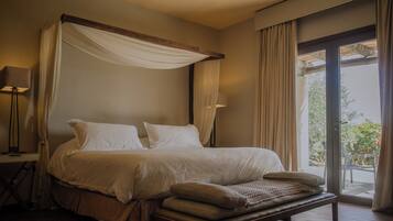 عناصر مجانية داخل الميني بار ومكتب ومكواة/لوح كي