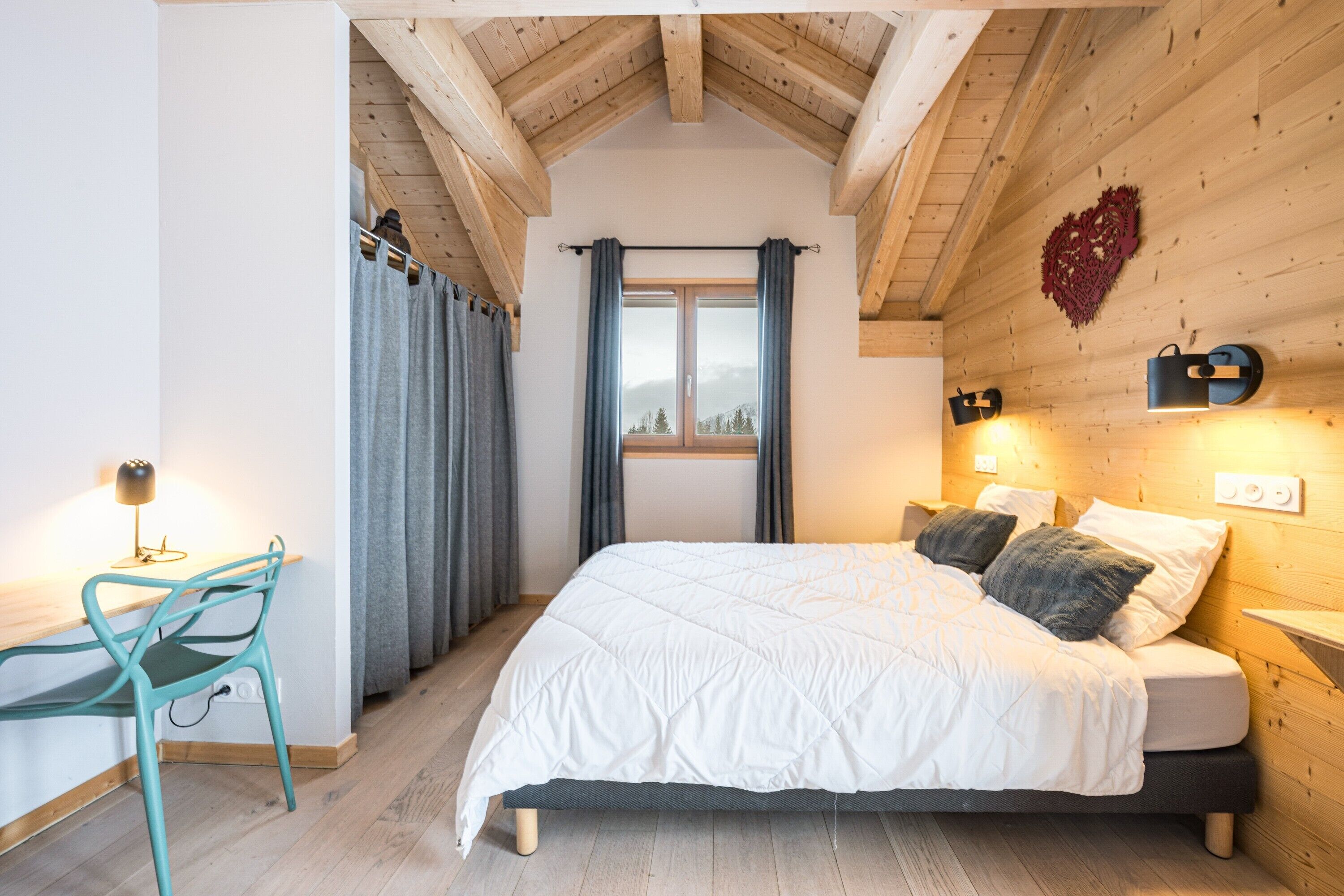 4 habitaciones, escritorio, tabla de planchar con plancha y wifi 