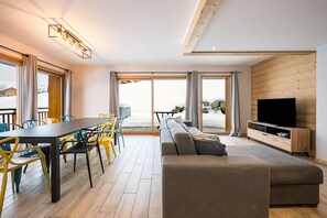 TV - Chalet 'Germain Ski Lodge' with Balcony and Wi-Fi (Fontcouverte-la-Toussuire)