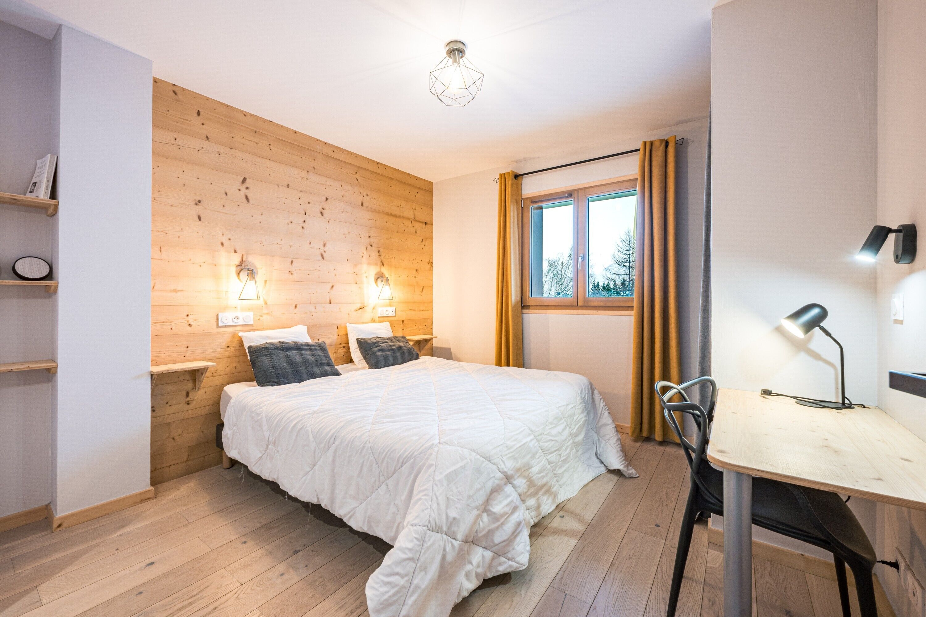 4 sovrum, skrivbord, strykjärn/strykbräda och wi-fi