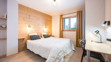 4 habitaciones, escritorio, tabla de planchar con plancha y wifi