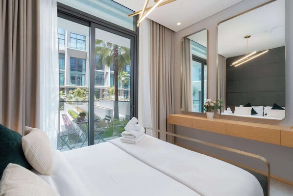 Iron/ironing board, travel crib, WiFi, bed sheets