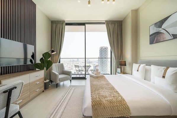 Iron/ironing board, travel crib, WiFi, bed sheets