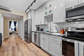 Fridge, microwave, oven, stovetop - Upscale King Bed Suite |ADA w/ Free parking! (Pittsburgh)