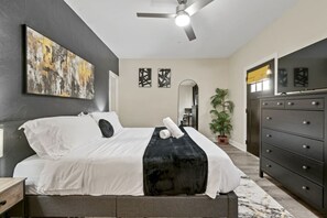 2 bedrooms, desk, iron/ironing board, travel cot - Modern & Upscale King Bed Suite|Private w/Parking! (Pittsburgh)