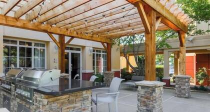 Launchpad to Memphis: Studio w/Breakfast, Pool&Gym