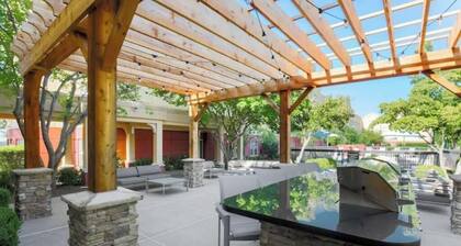 Launchpad to Memphis: Studio w/Breakfast, Pool&Gym