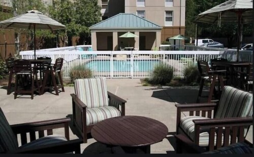 Hot Pick! 1BR Suite w/ Free Breakfast, Pool&Gym