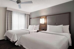 1 bedroom, internet, bed sheets - Deluxe Two Double Suite with Breakfast, Pool & Gym (Addison)
