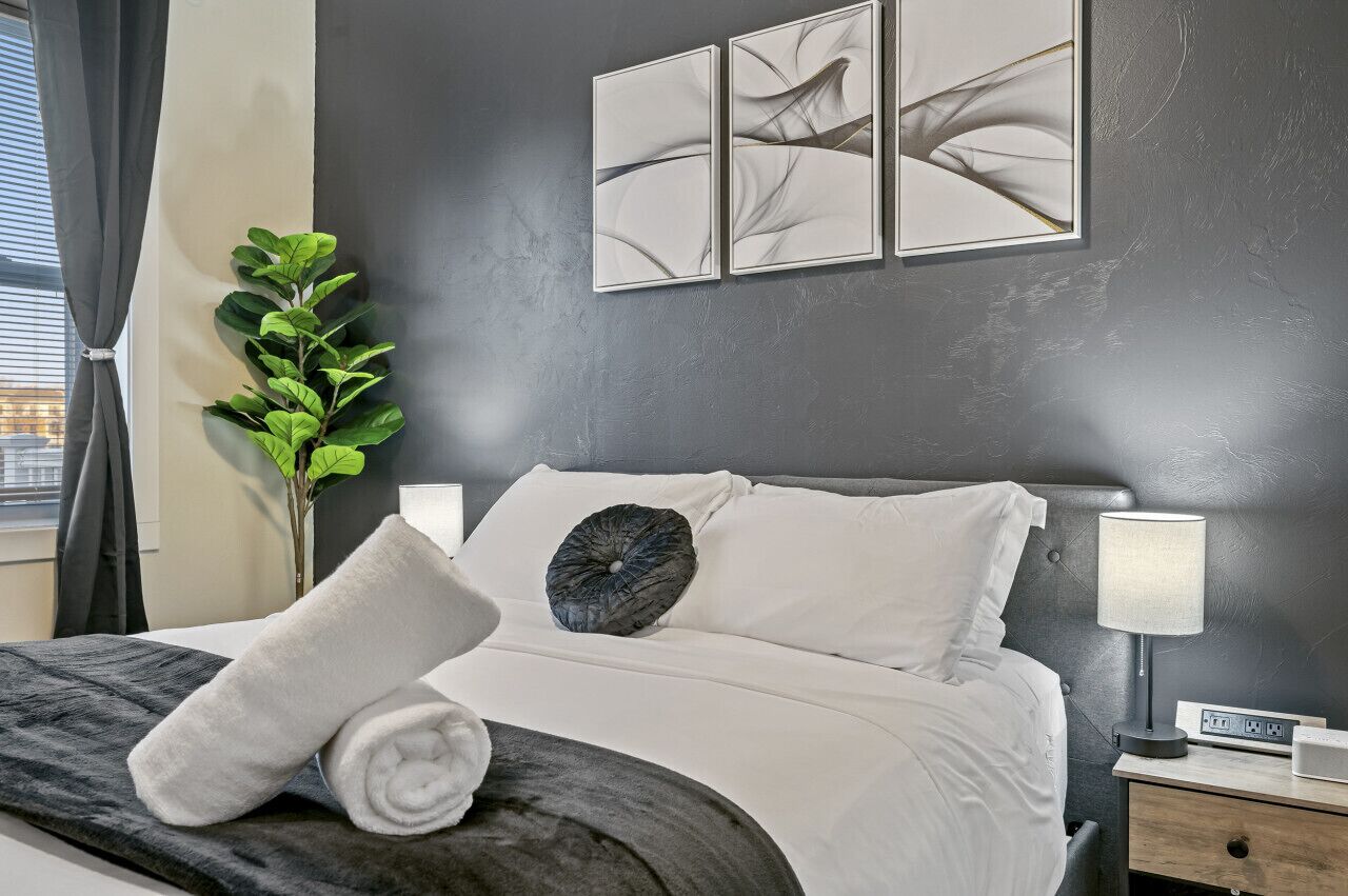 3 bedrooms, desk, iron/ironing board, travel crib