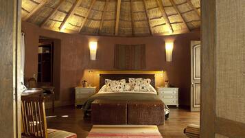 Superior Round Room | Free WiFi