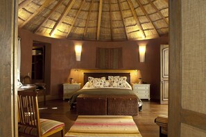 Superior Round Room | Free WiFi
