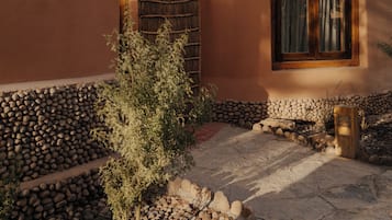 Free minibar, free WiFi, bed sheets