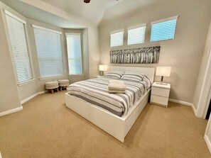 4 bedrooms, desk, iron/ironing board, WiFi - Gorgeous house in The Woodlands (Spring)