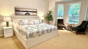 4 bedrooms, desk, iron/ironing board, WiFi