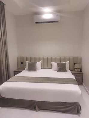 ตู้นิรภัยในห้องพัก, ผ้าม่านกันแสง, ห้องเก็บเสียง, เตารีด/โต๊ะรีดผ้า