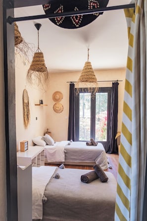 3 bedrooms, iron/ironing board, WiFi, bed sheets