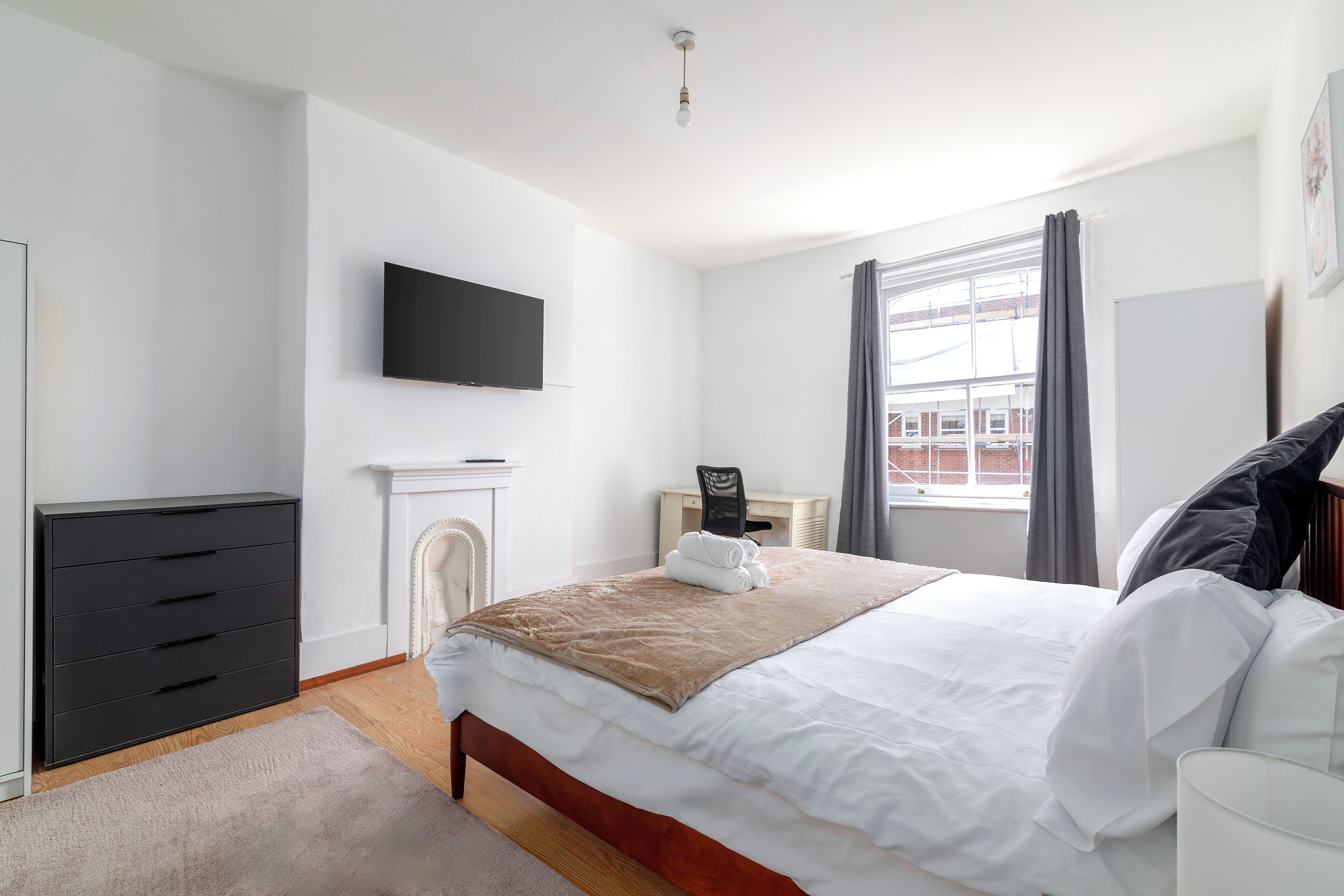 3 bedrooms, iron/ironing board, WiFi, bed sheets