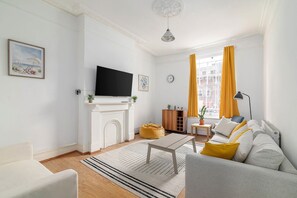 TV - Spacious apartment in London (London)