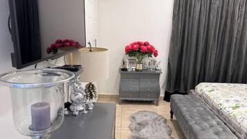 2 chambres, fer et planche Ă  repasser, Wi-Fi gratuit, draps fournis
