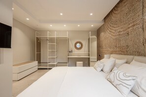 1 dormitorio, tabla de planchar con plancha, wifi y ropa de cama